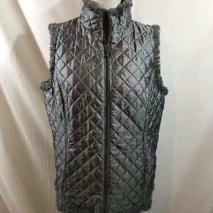 D & Co charcoal quilted zip vest with sherpa lining - womens large, armpit to ar